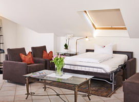Ferienwohnung
Panoramablick
- ausgezogenes Doppelbett | Klick auf's Bild vergrößert die Anzeige